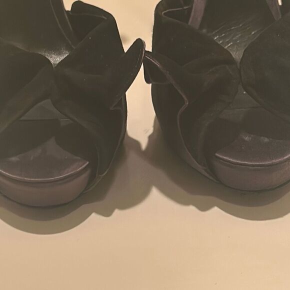 Giorgio Armani Womens Size 41 Open Toe Bow Front Pump Heels Black Velvet & Satin - Picture 7 of 12